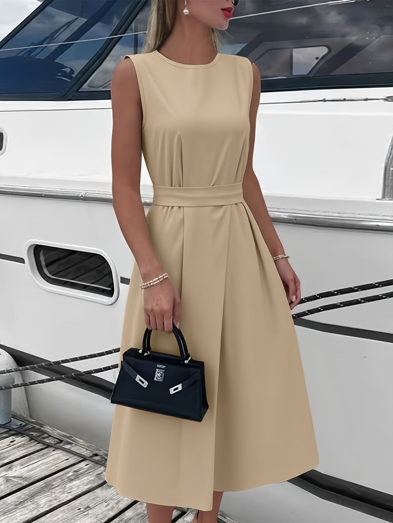 Summer ladies' fashionable, simple and solid color long dress with round neck and sleeveless waist design is suitable for daily commuting and vacation.