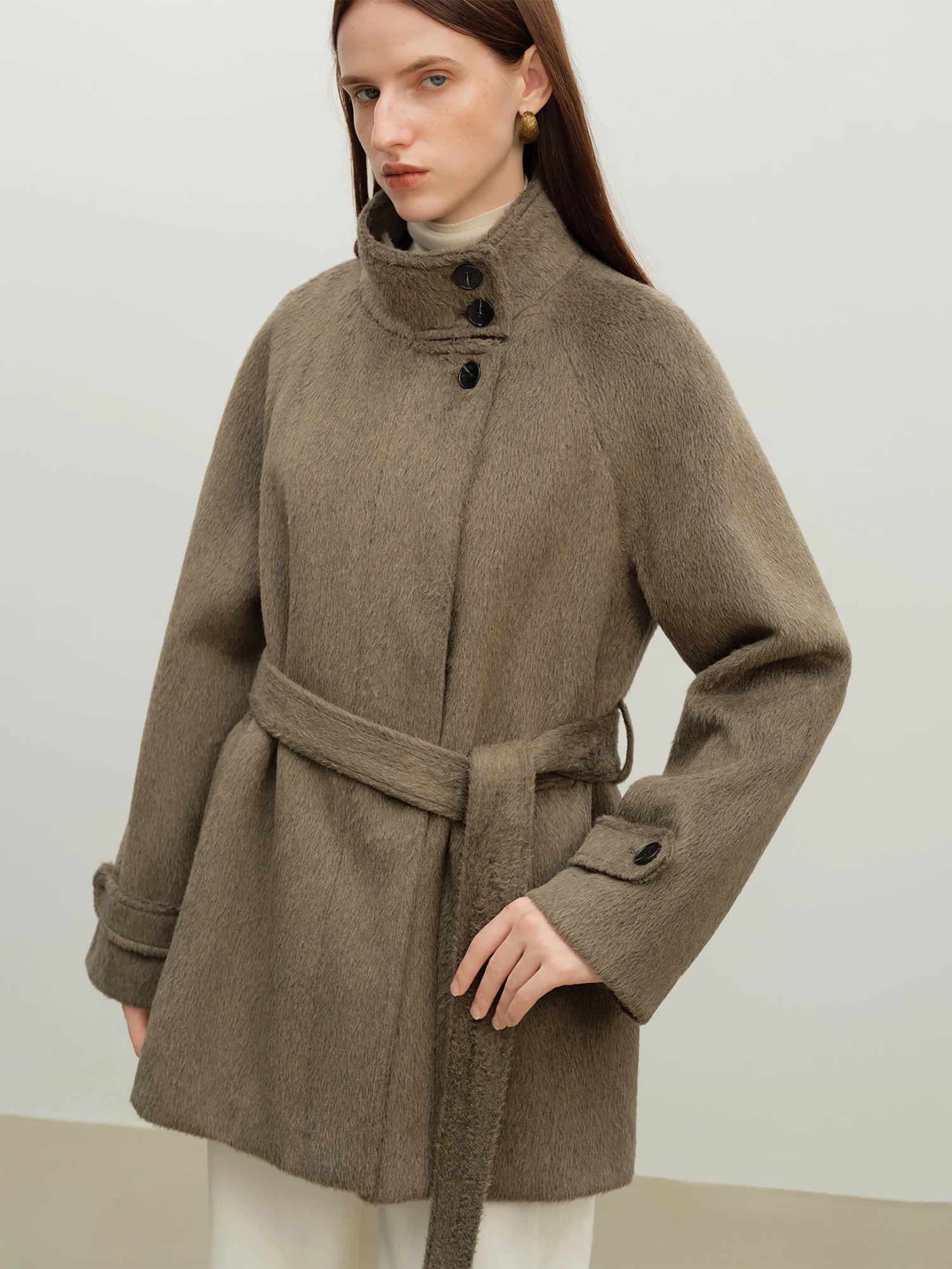 ZIQIAO Korean Style Short White Jacket for Women 2025 Early Winter New Style Stand Collar Stylish Warm Jacket