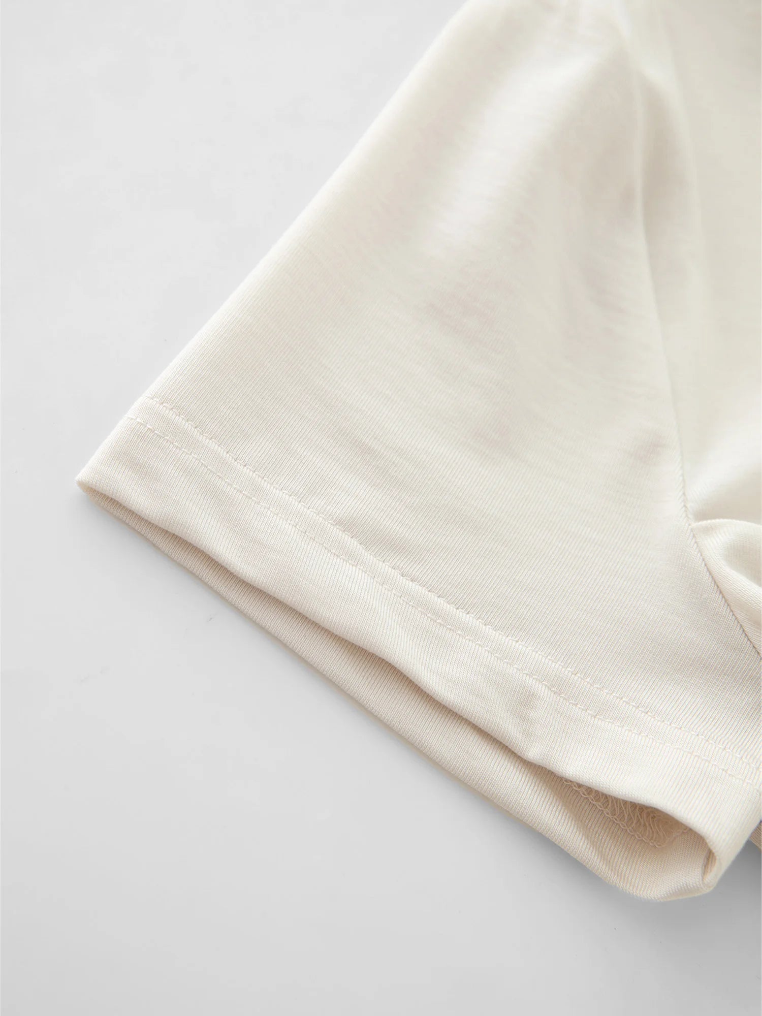 ZIQIAO 2025 Summer Women's Contour Stitch T-Shirt - Structured Round Neck Slim Fit Tee with Cool-Touch Yarn for Urban Explorer