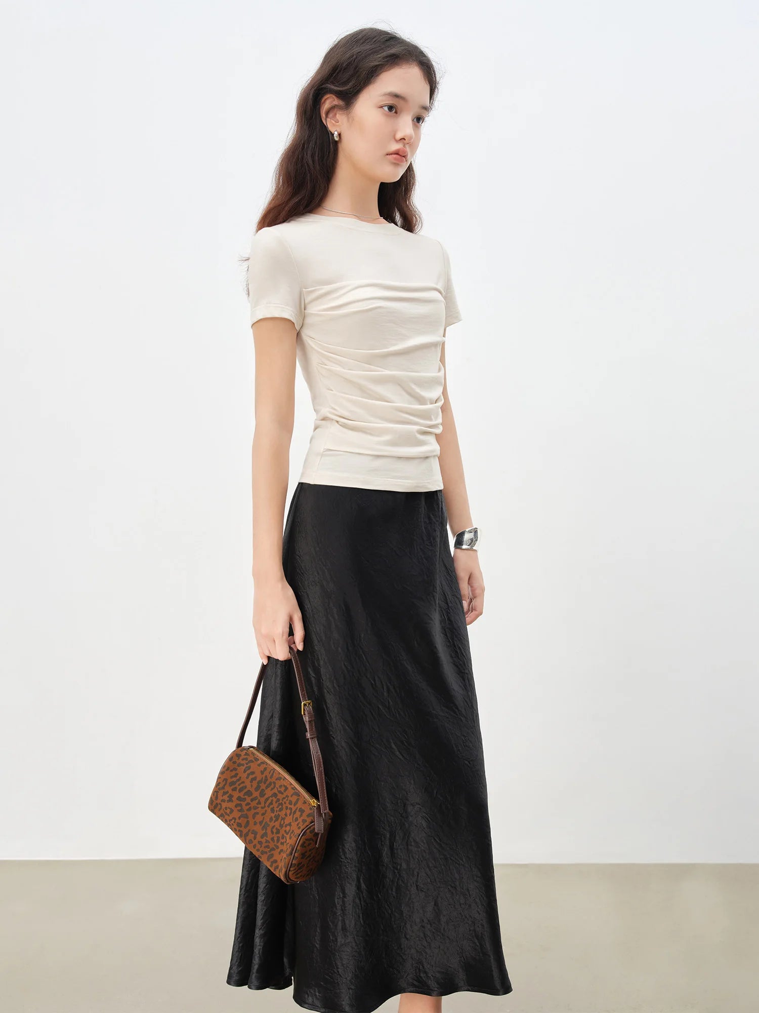 ZIQIAO 2025 Summer Women's Contour Stitch T-Shirt - Structured Round Neck Slim Fit Tee with Cool-Touch Yarn for Urban Explorer