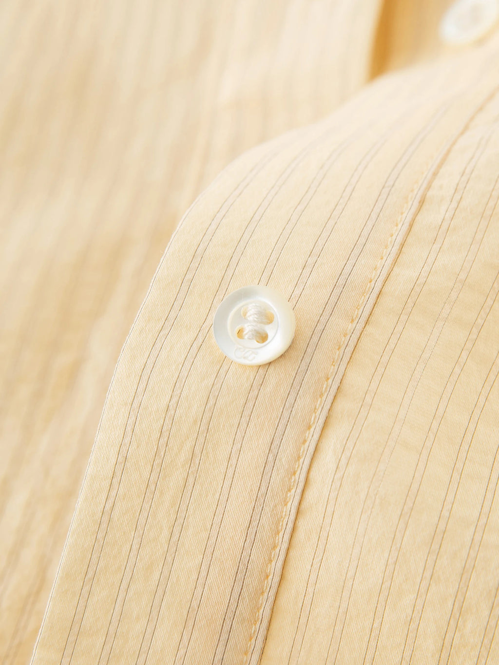 ZIQIAO Minimalist Style Loose Versatile Casual Shirt For Women 2025 Summer New Physical Sun Protection Vacation Top 25ZQ92169