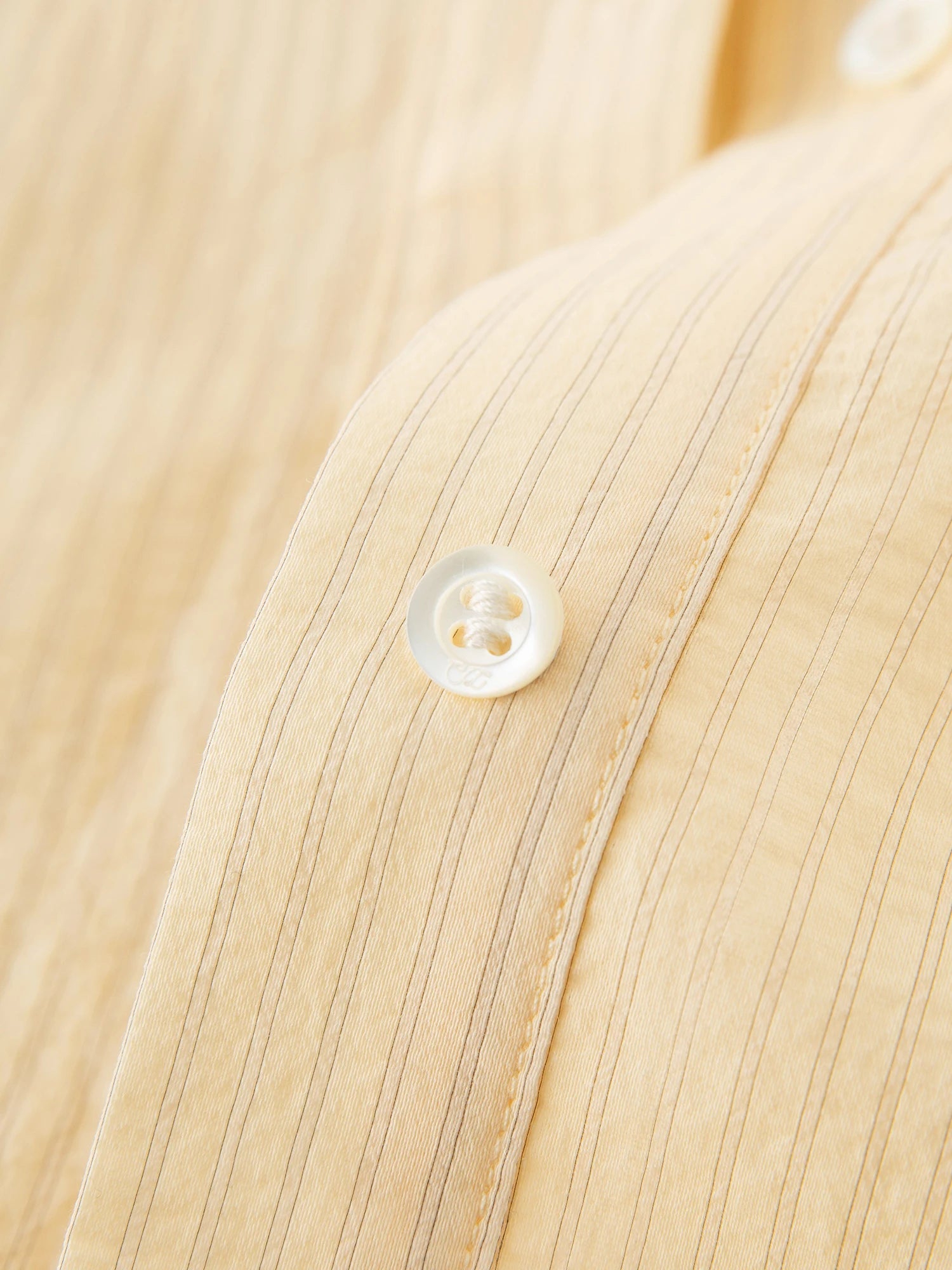 ZIQIAO Minimalist Style Loose Versatile Casual Shirt For Women 2025 Summer New Physical Sun Protection Vacation Top 25ZQ92169