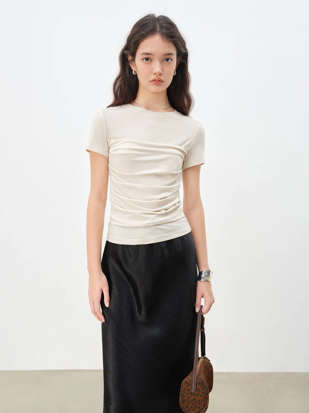 ZIQIAO 2025 Summer Women's Contour Stitch T-Shirt - Structured Round Neck Slim Fit Tee with Cool-Touch Yarn for Urban Explorer