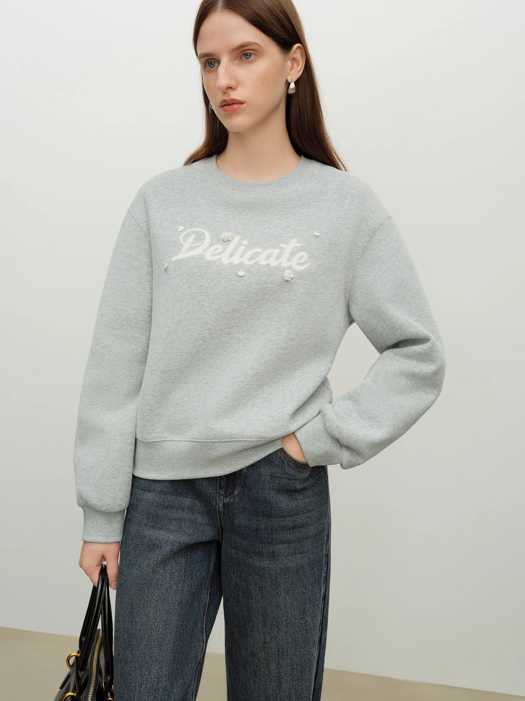 ZIQIAO Heating Pullover Letter Embroidered Thick Sweatshirt for Women 2025 Winter New Round Neck Drop Shoulder Top