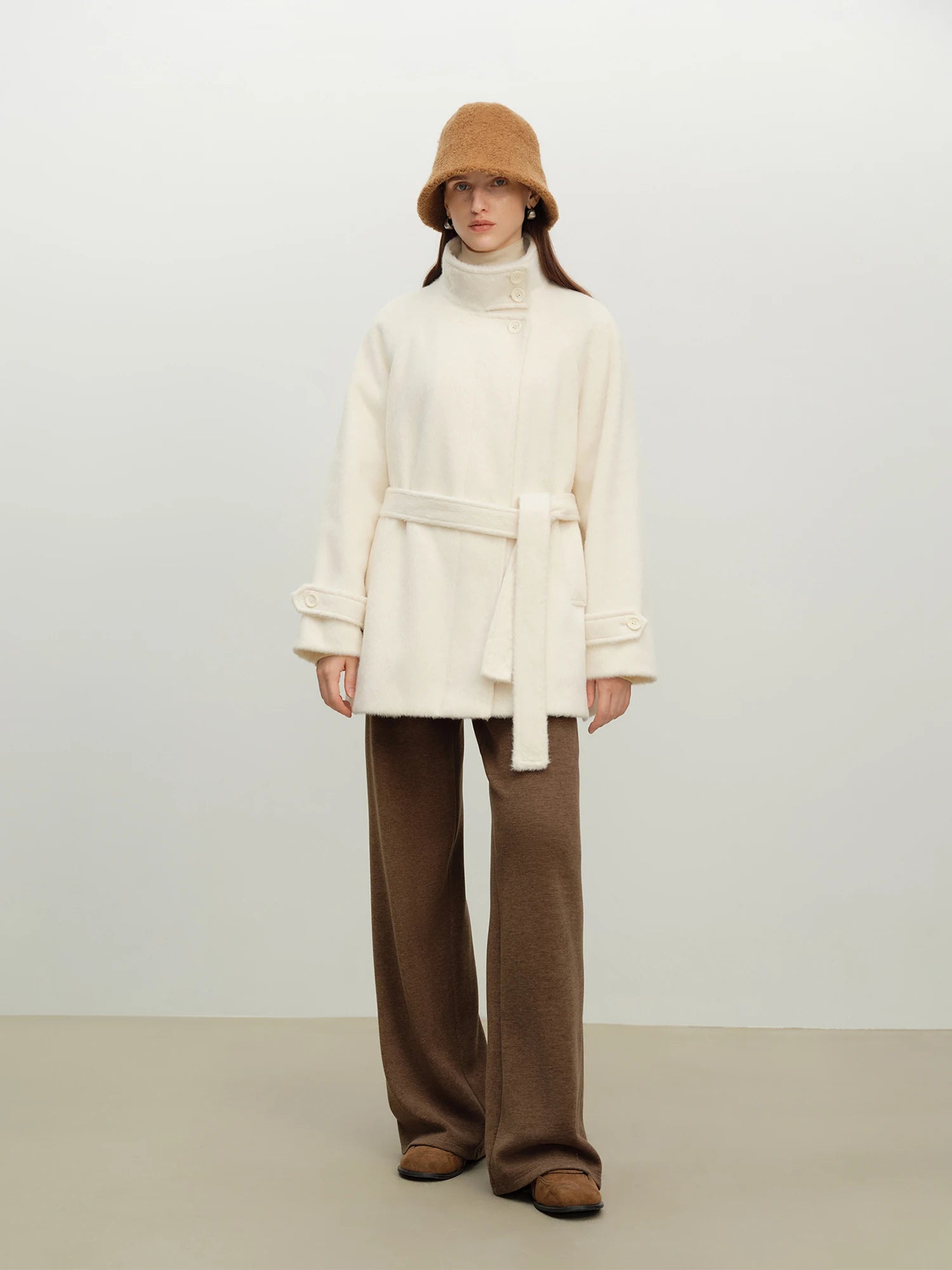 ZIQIAO Korean Style Short White Jacket for Women 2025 Early Winter New Style Stand Collar Stylish Warm Jacket