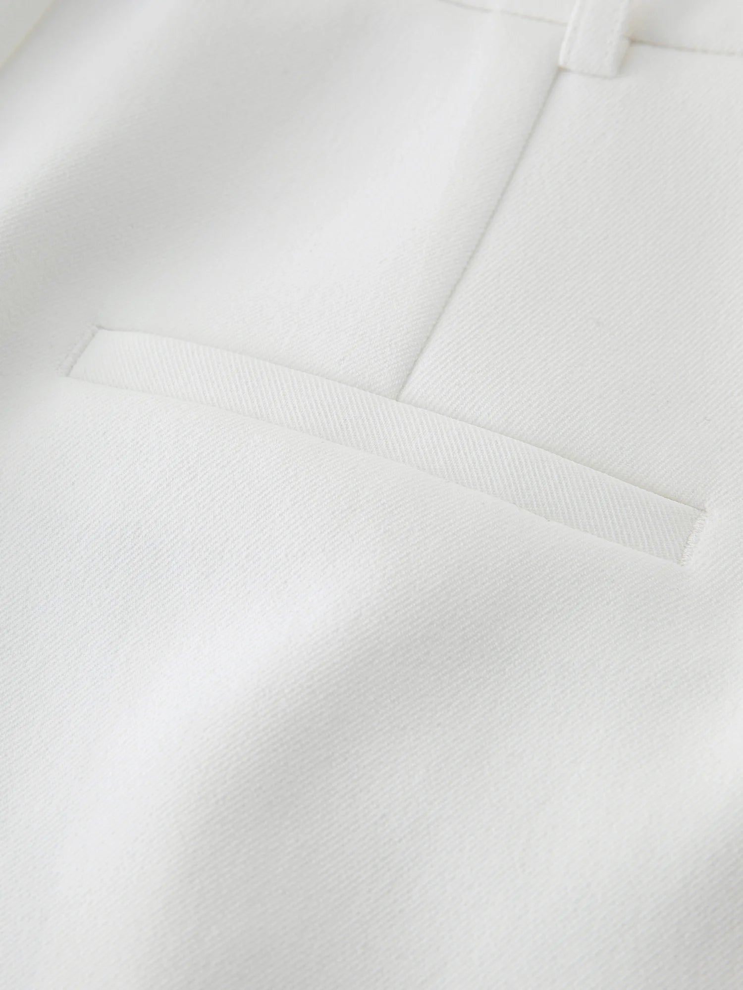 ZIQIAO 2025 Summer Women's Elevated Waist Wide Shorts - White Flattering Silhouette & Versatile Styling Casual Shorts 25ZQ92197