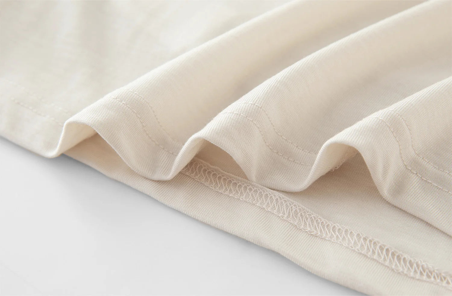 ZIQIAO 2025 Summer Women's Contour Stitch T-Shirt - Structured Round Neck Slim Fit Tee with Cool-Touch Yarn for Urban Explorer