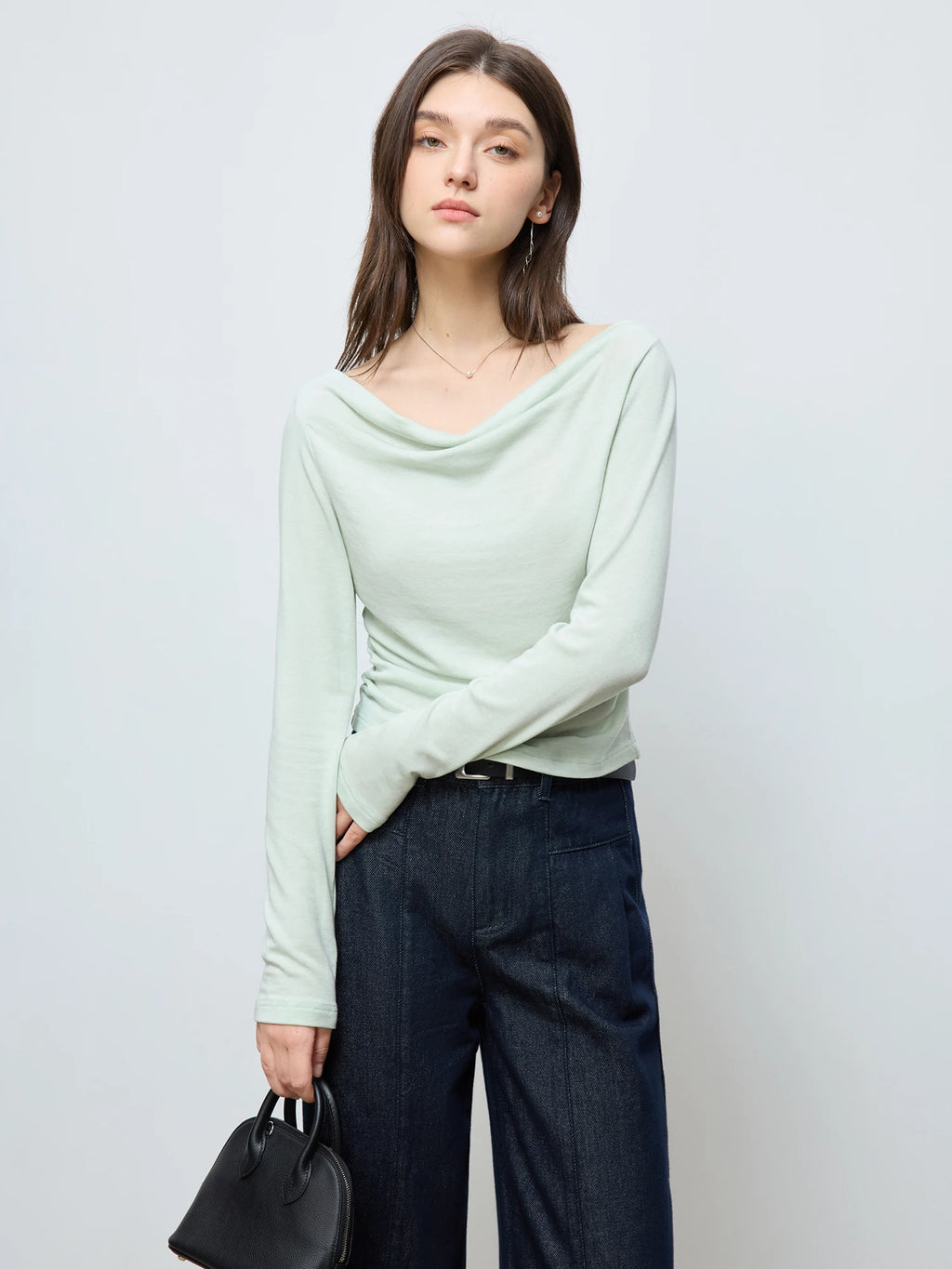 ZIQIAO Women Spring Long Sleeve T-Shirt Tops 19.4% Wool Swing Neck Slim Fit Commuter Top 2025 Spring Female Black Top 25ZQ91081