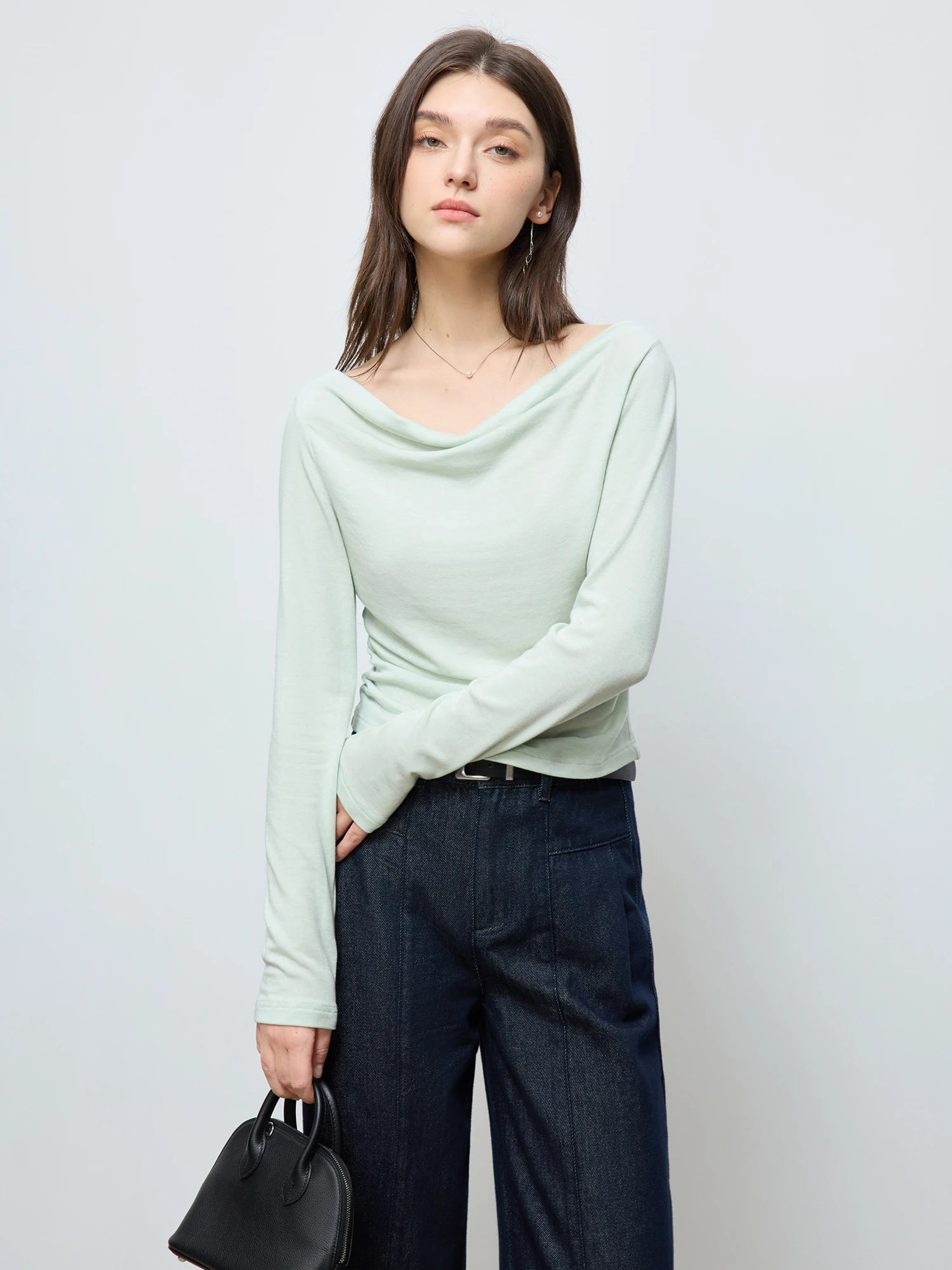 ZIQIAO Women Spring Long Sleeve T-Shirt Tops 19.4% Wool Swing Neck Slim Fit Commuter Top 2025 Spring Female Black Top 25ZQ91081