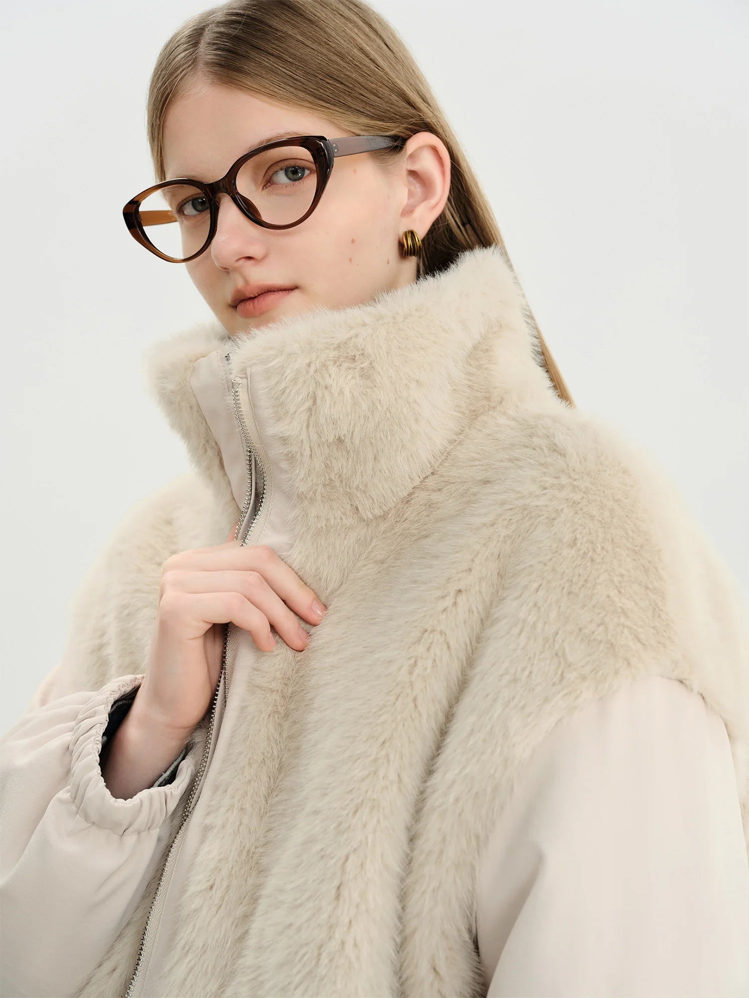 ZIQIAO LightWarm Women's Reversible Vintage Workwear Faux Fur Collar Drop Shoulder Sleeves Short Coat 2025 Winter New Arrival