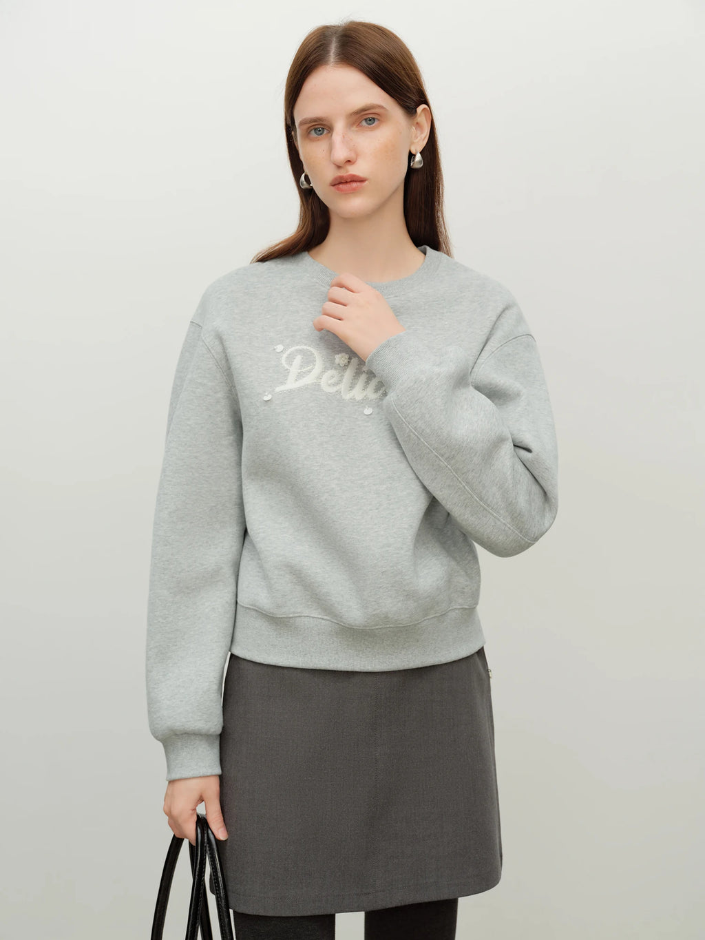 ZIQIAO Heating Pullover Letter Embroidered Thick Sweatshirt for Women 2025 Winter New Round Neck Drop Shoulder Top