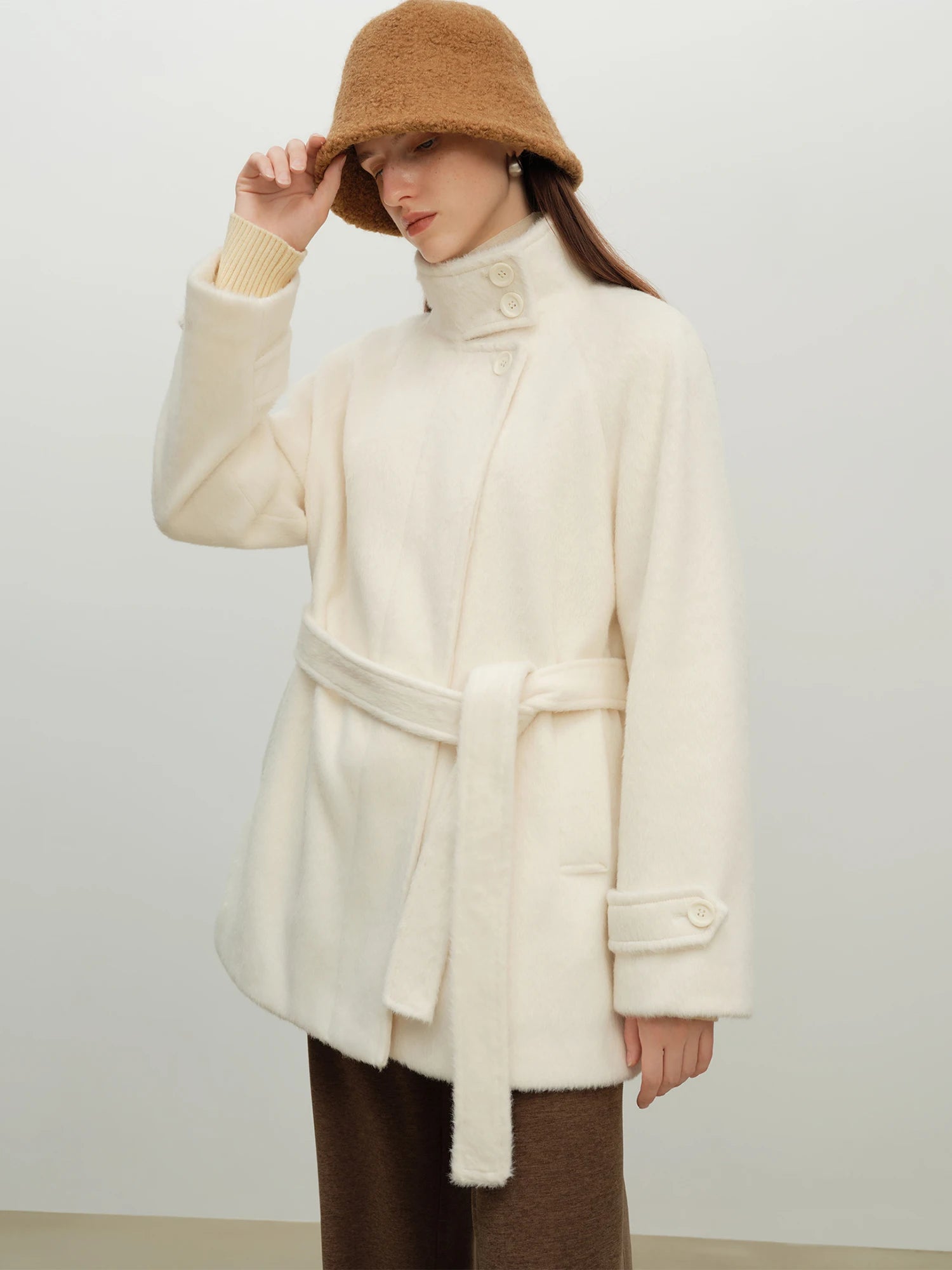 ZIQIAO Korean Style Short White Jacket for Women 2025 Early Winter New Style Stand Collar Stylish Warm Jacket