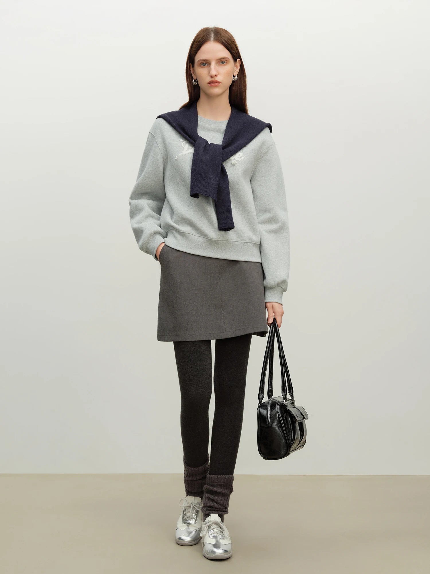 ZIQIAO Heating Pullover Letter Embroidered Thick Sweatshirt for Women 2025 Winter New Round Neck Drop Shoulder Top