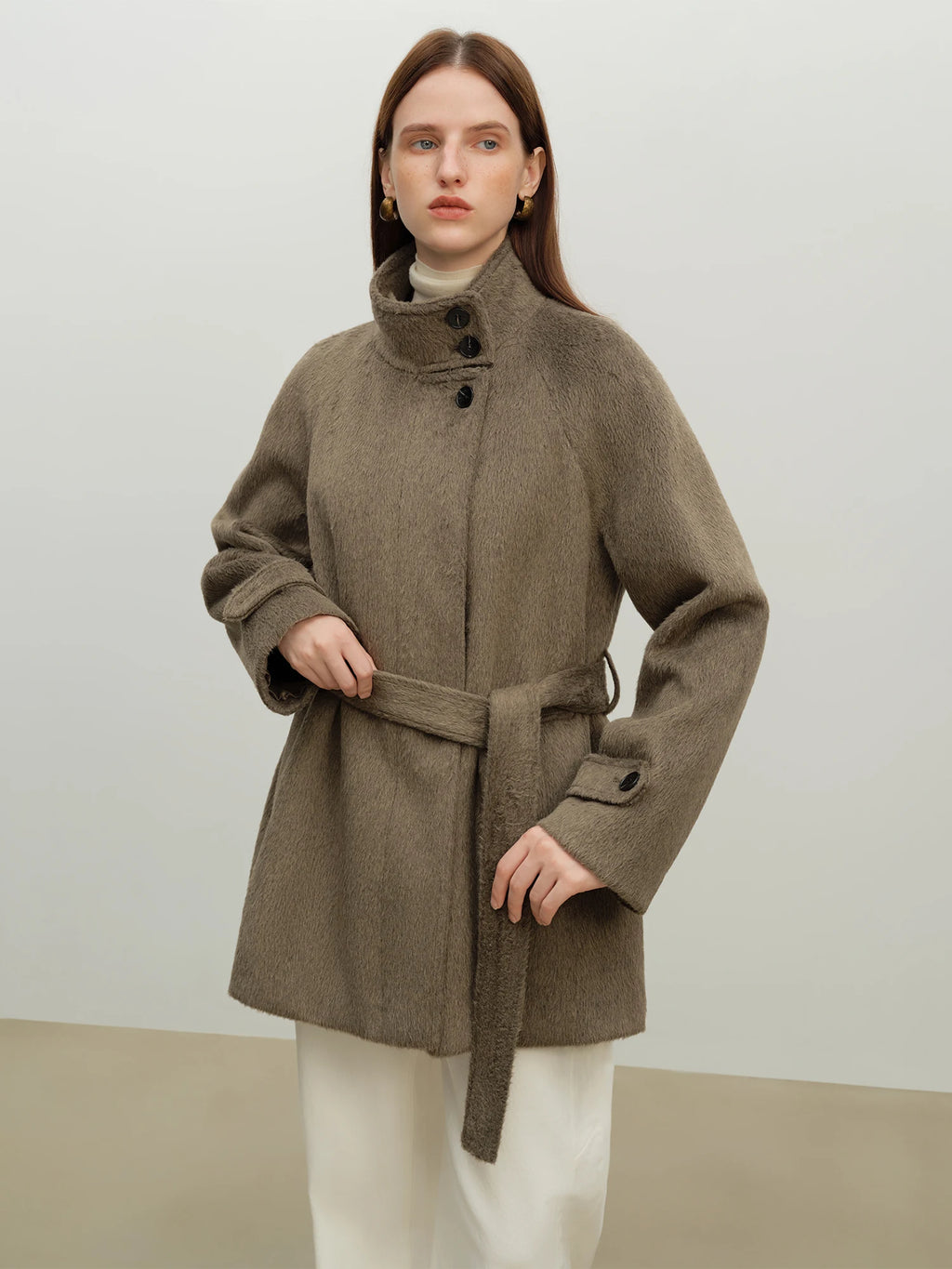 ZIQIAO Korean Style Short White Jacket for Women 2025 Early Winter New Style Stand Collar Stylish Warm Jacket