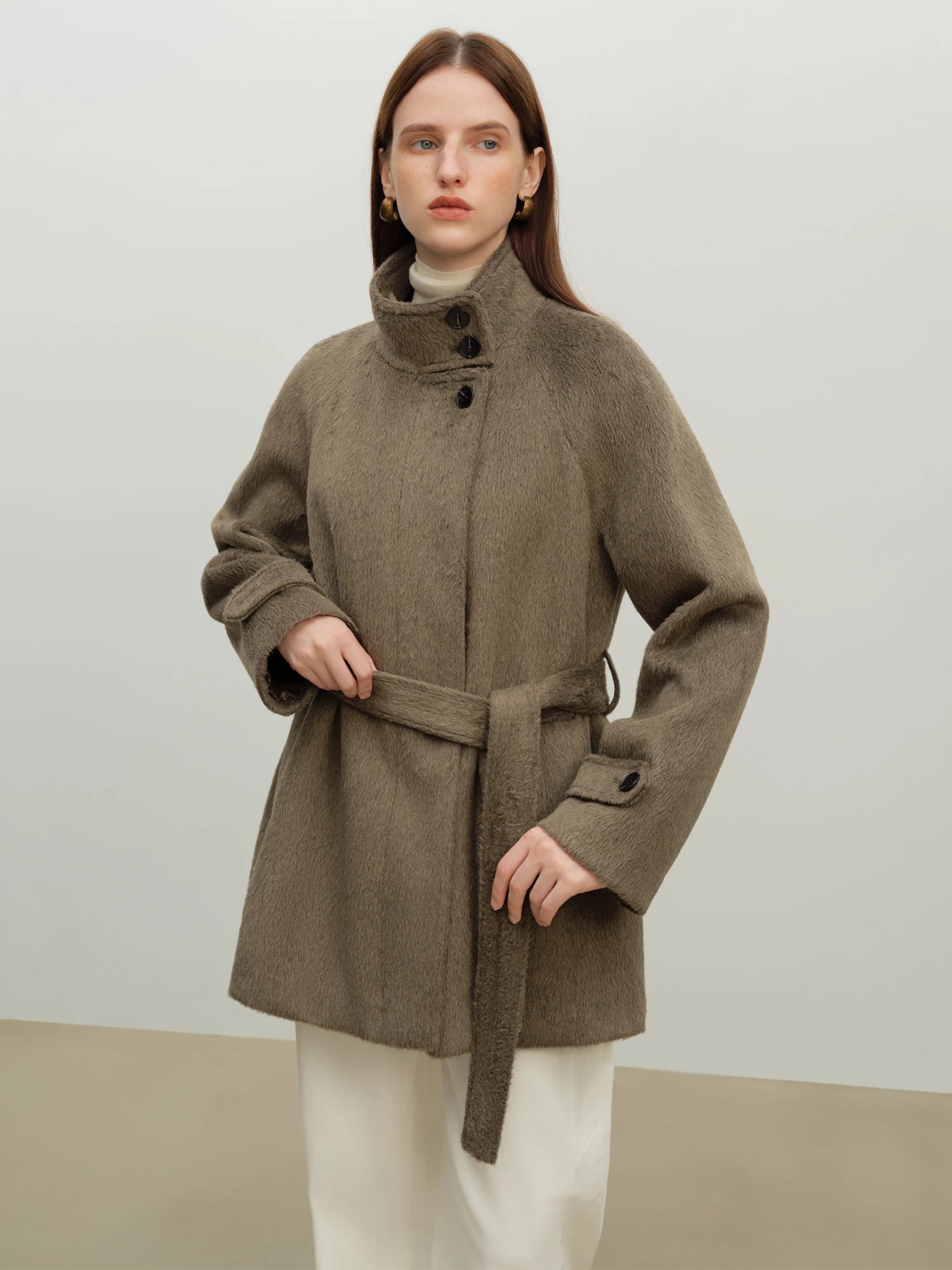 ZIQIAO Korean Style Short White Jacket for Women 2025 Early Winter New Style Stand Collar Stylish Warm Jacket