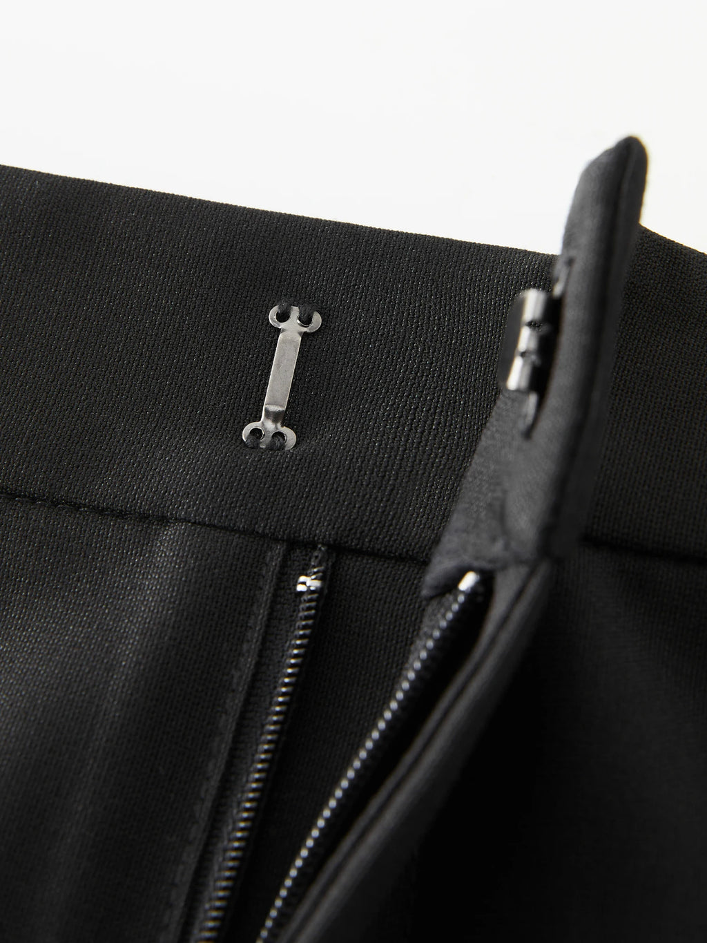 FSLE Women Black Long Skirts 2025 Spring High Waist Midi Simple Skirt Office Lady Back Spilt Design Temperament Skirt 25FS11267